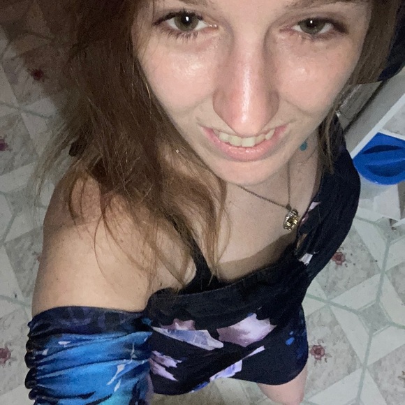 Meet your Posher, Amanda - Picture 1 of 1